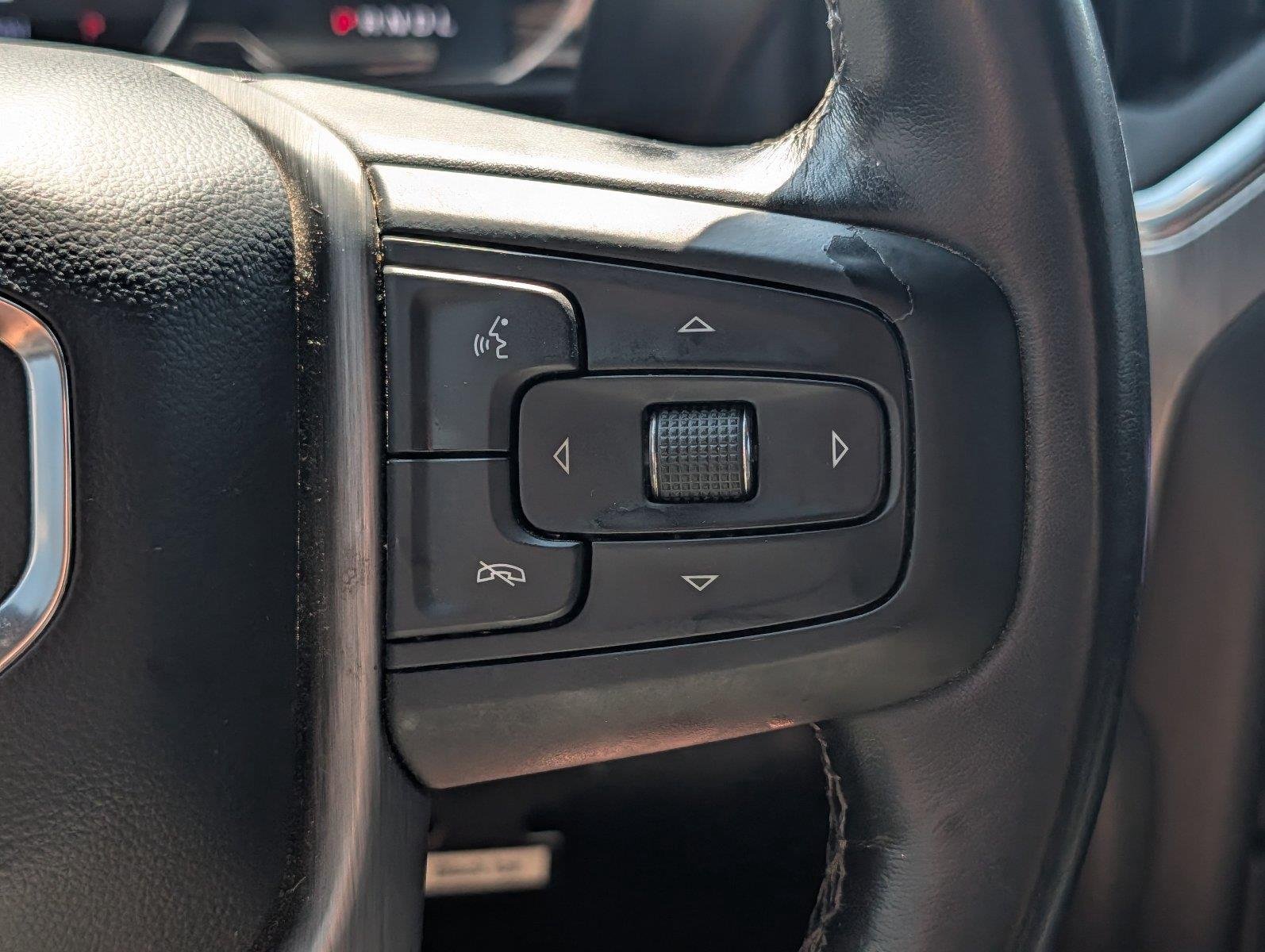 Used 2022 White Frost Tricoat GMC Denali image 26