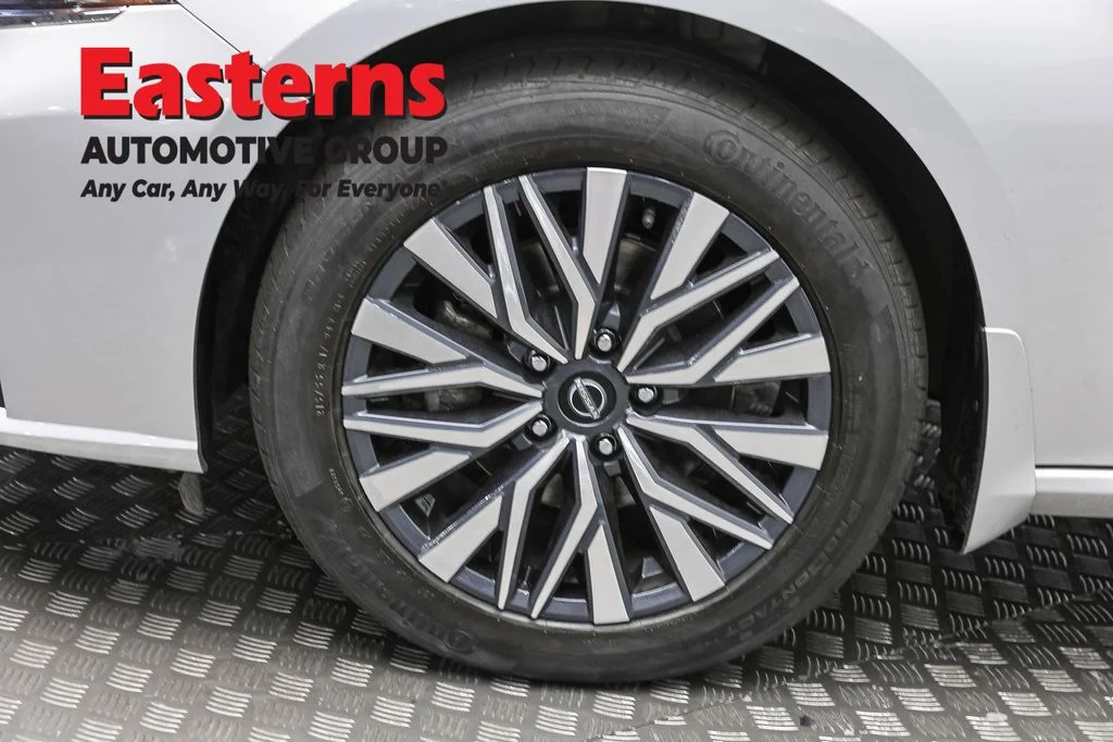 Used 2023 Silver Nissan 2.5 SV image 32