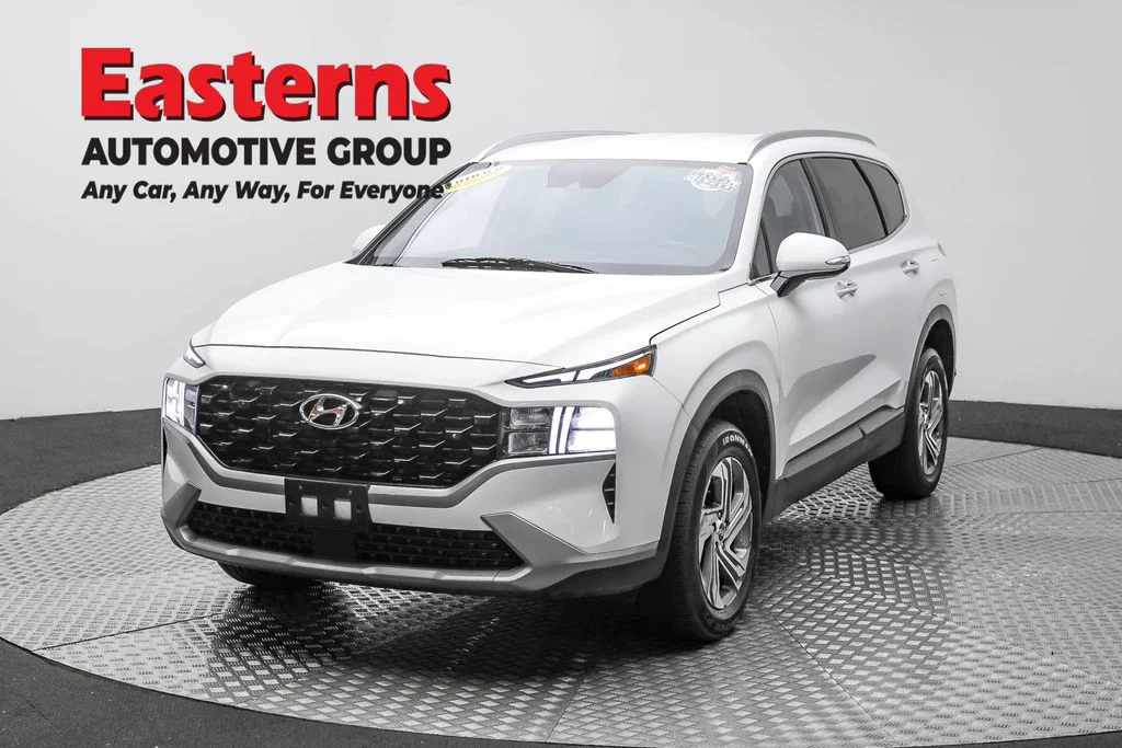 Used 2023 White Hyundai SEL image 1