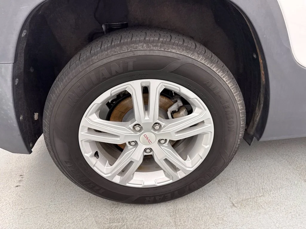 Used 2020 White GMC SLE image 13