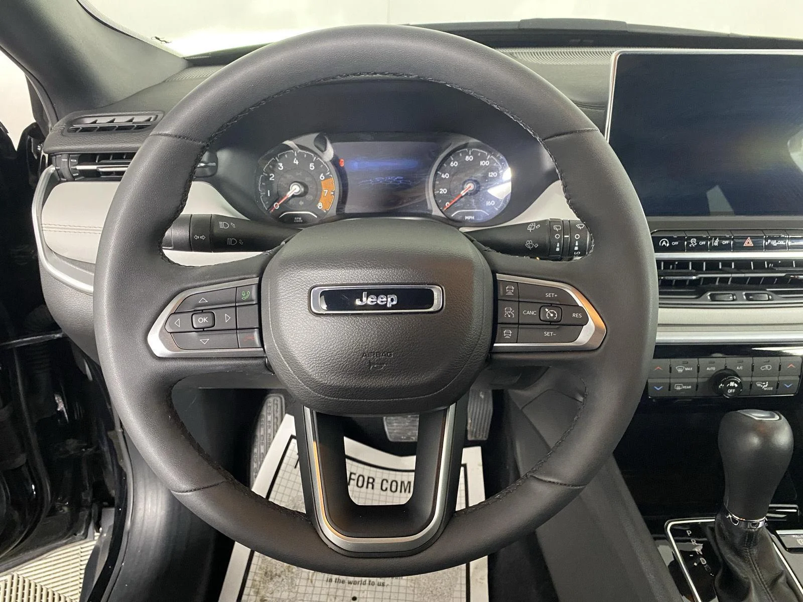 Used 2024 Diamond Black Crystal Pearlcoat Jeep Limited image 15
