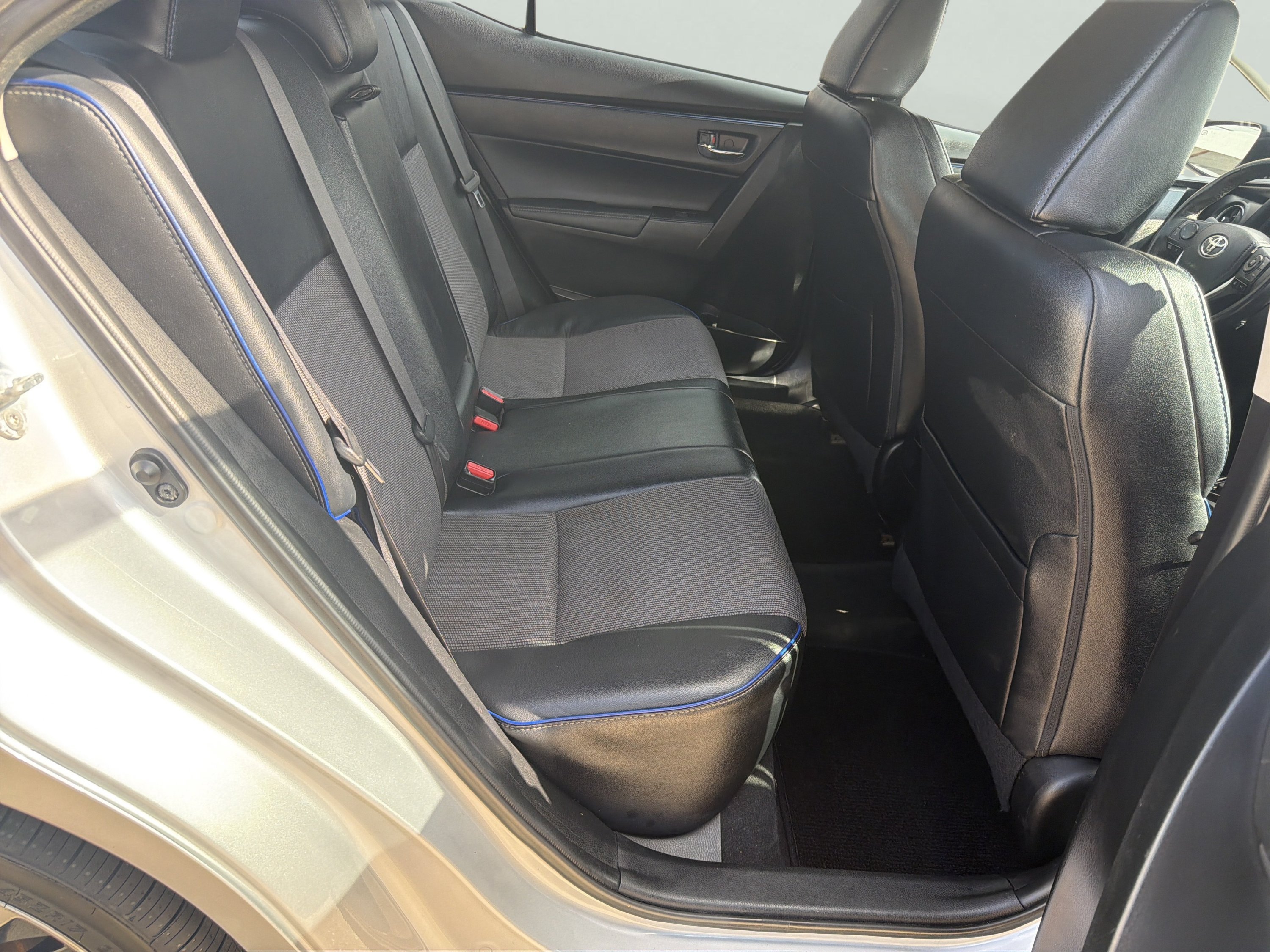 Used 2017 Silver Toyota SE image 17