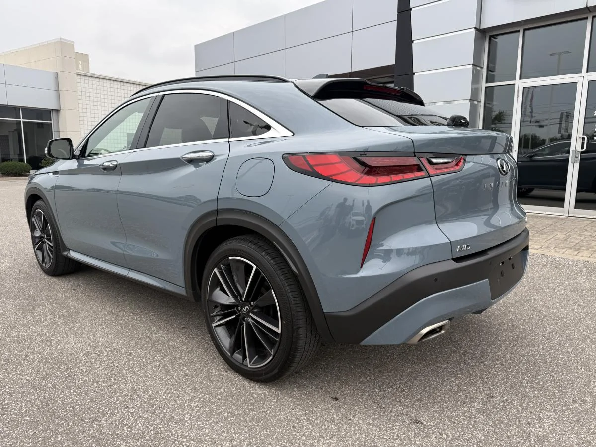 Used 2022 Grey INFINITI Sensory image 3