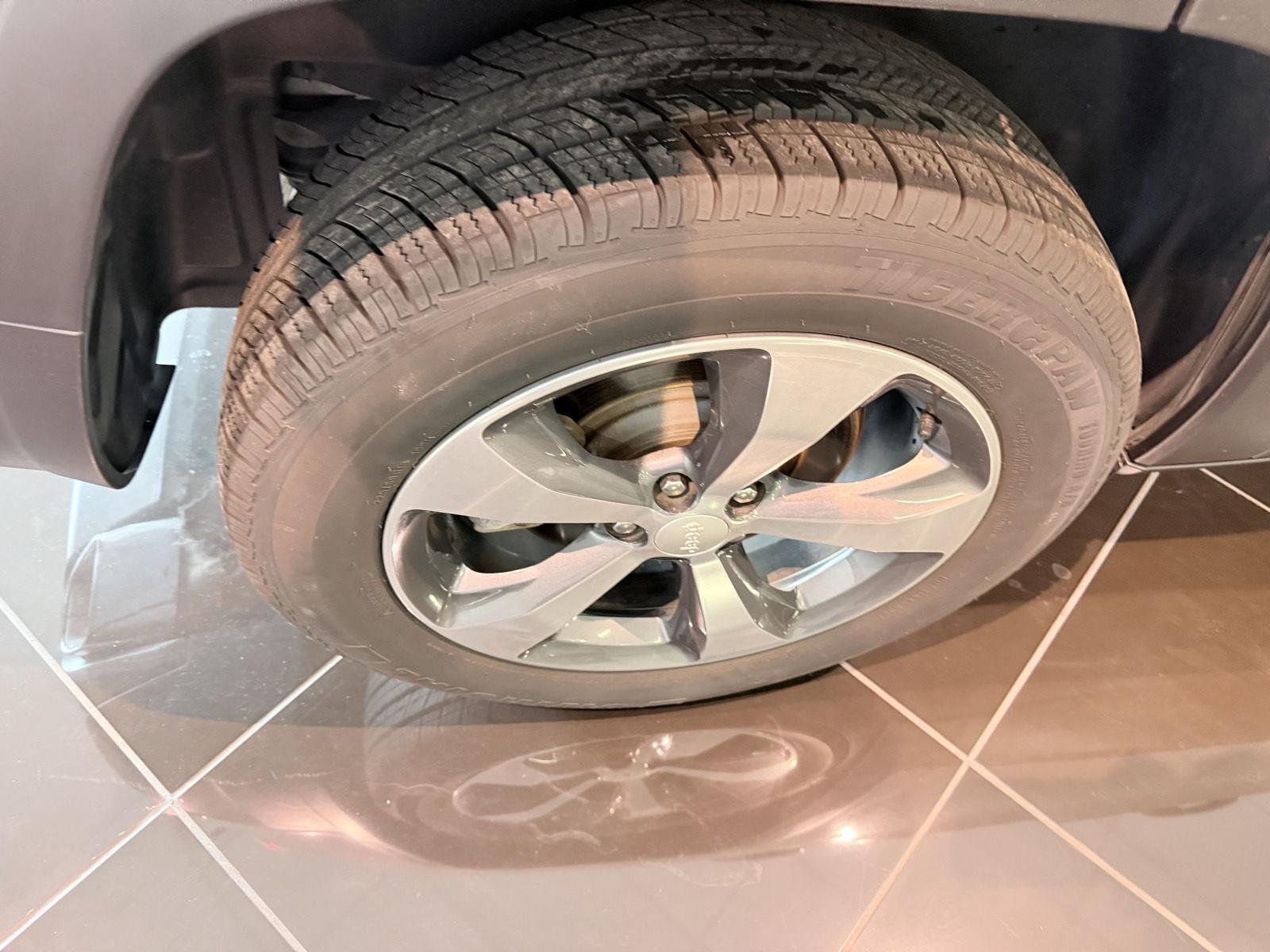 Used 2019 Billet Silver Metallic Clearcoat Jeep Limited image 45