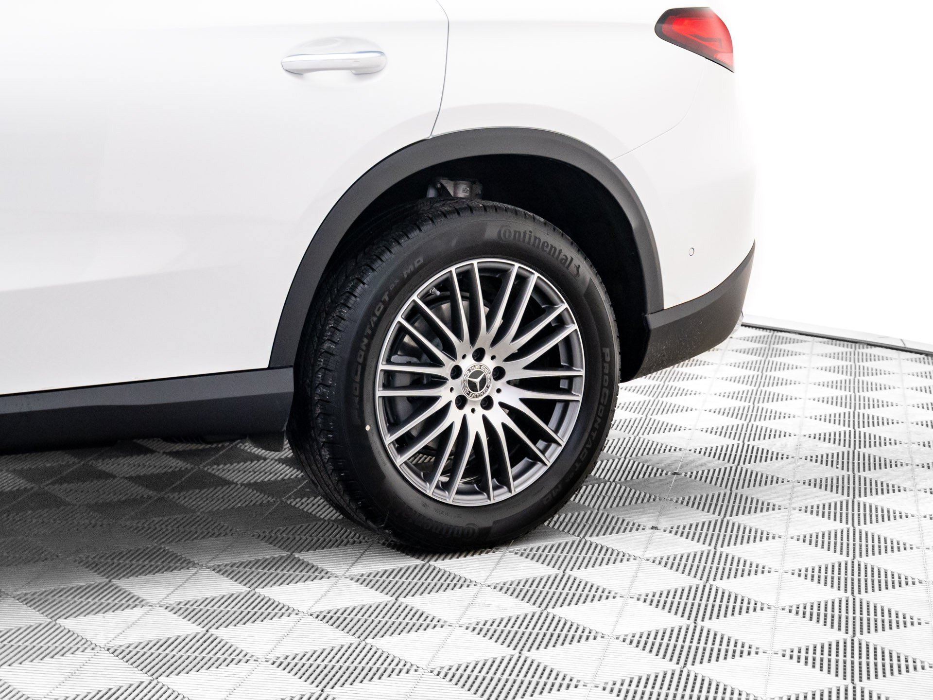 Used 2026 White Mercedes-Benz GLC 300 image 37