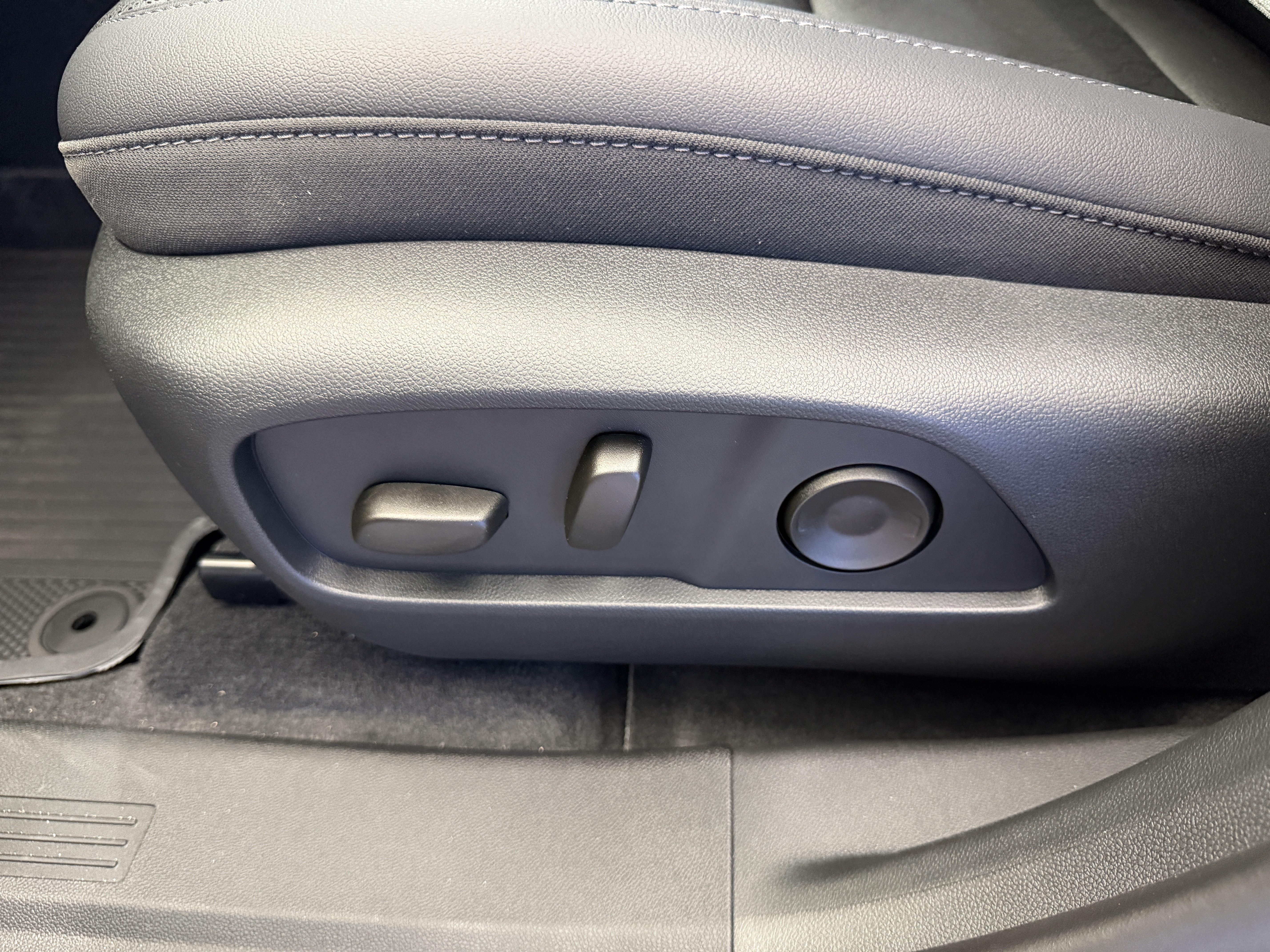 2027 Chevrolet Equinox LT - Photo 13