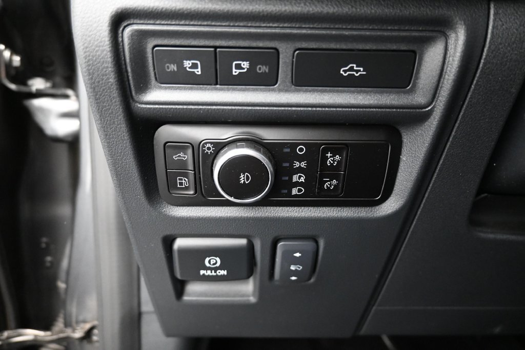 Used 2023 Gray Metallic Ford Lariat image 12