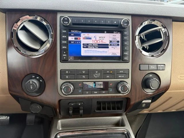 Used 2011  Ford Lariat image 13