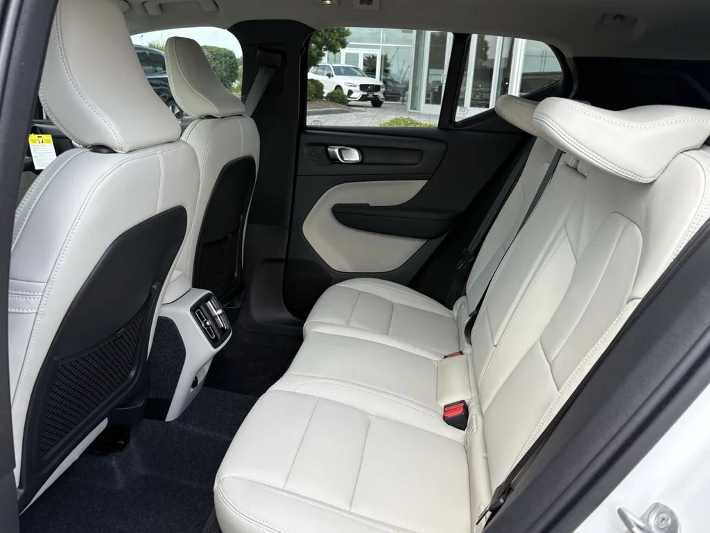 2026 Volvo XC40 Plus - Photo 25