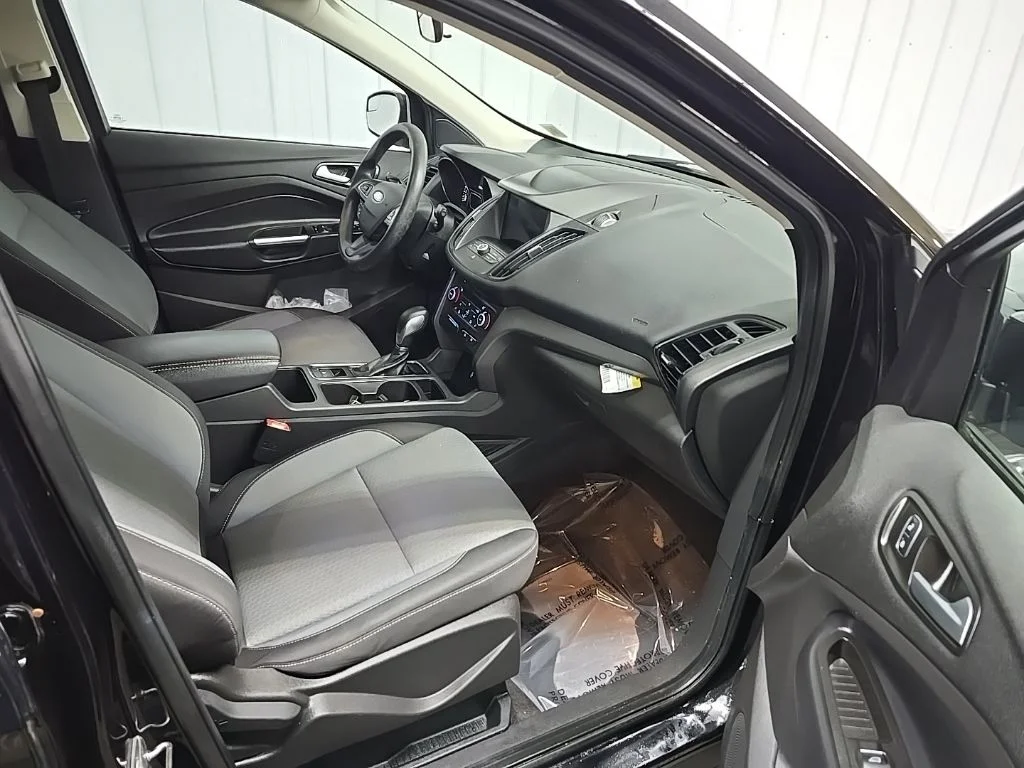 Used 2019 Black Metallic Ford SE image 19