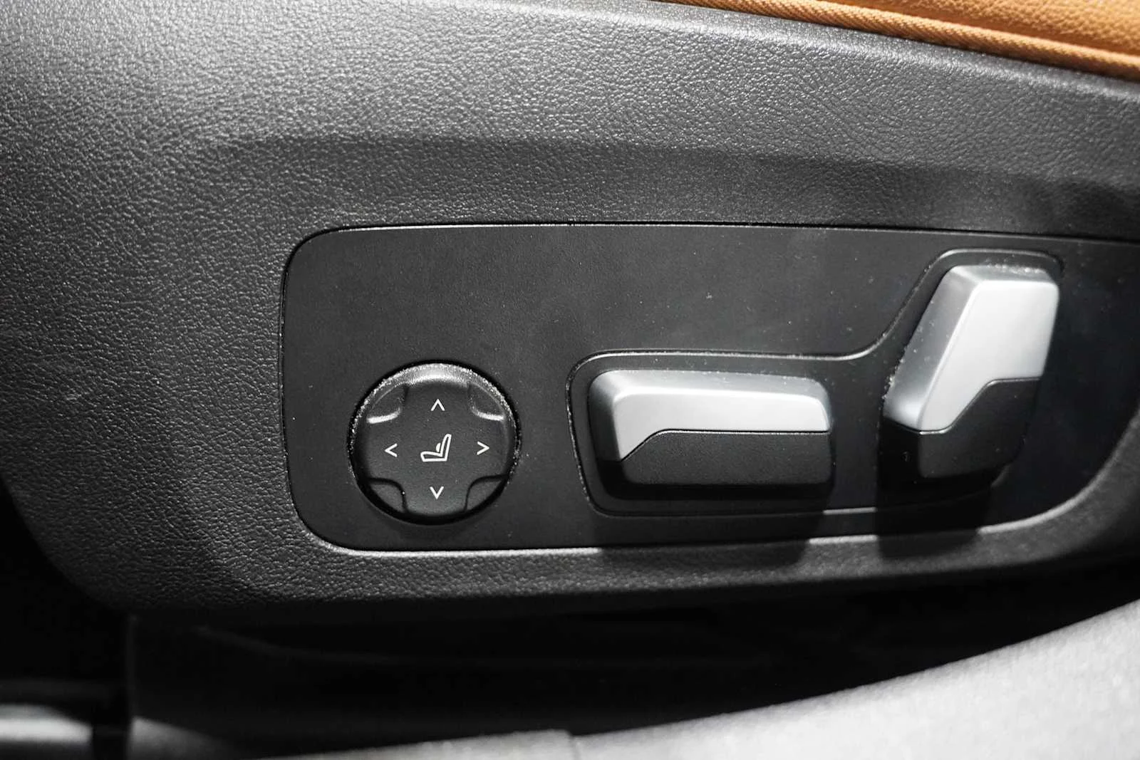 Used 2022 Mineral Grey Metallic BMW 330i image 13