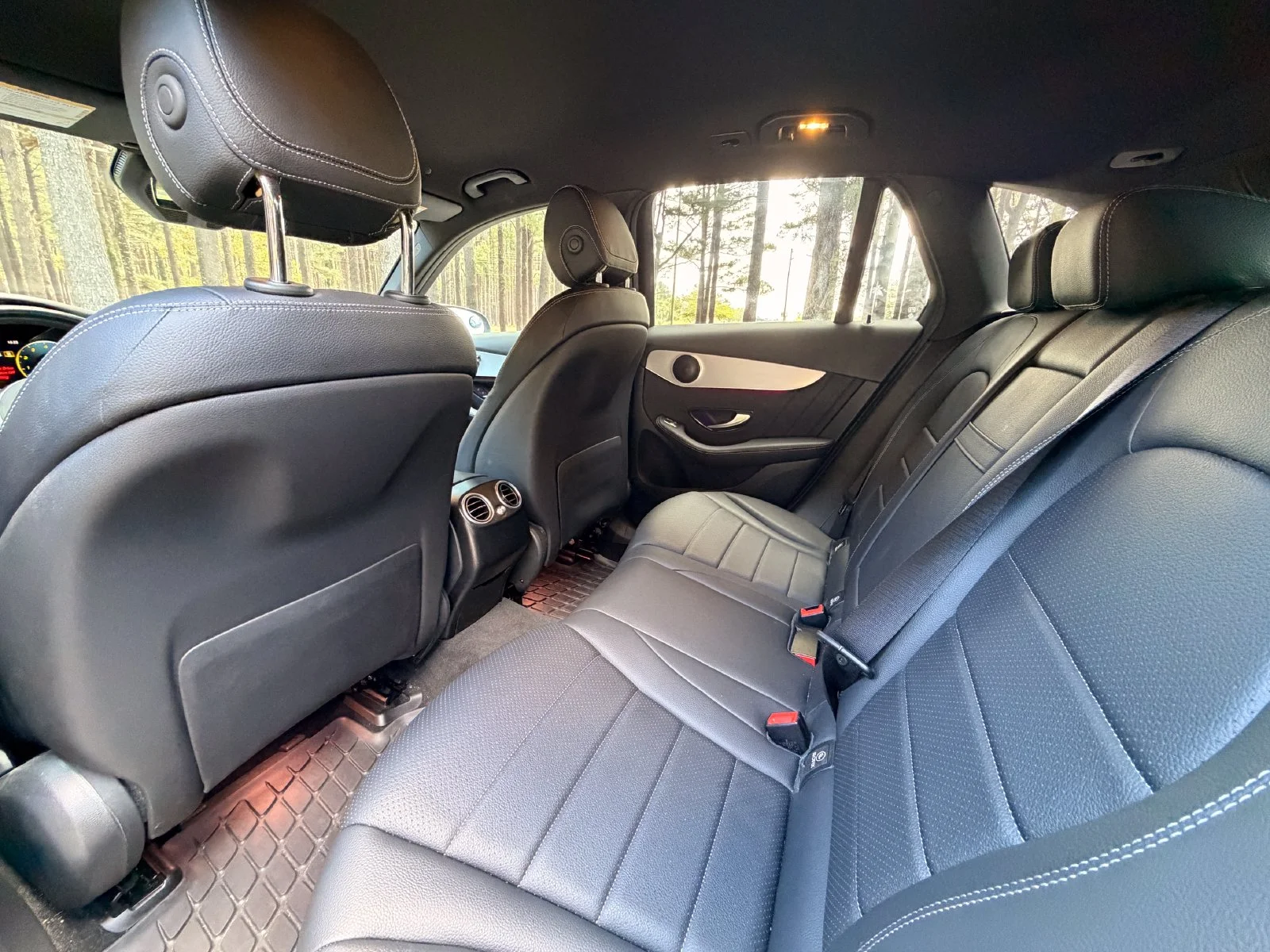 Used 2022 Selenite Gray Metallic Mercedes-Benz GLC 300 image 15