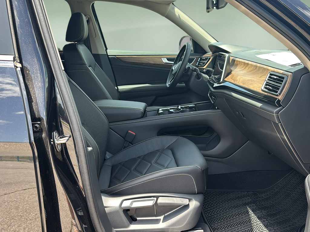 New 2026 Black Volkswagen 2.0T SE w/Technology image 11