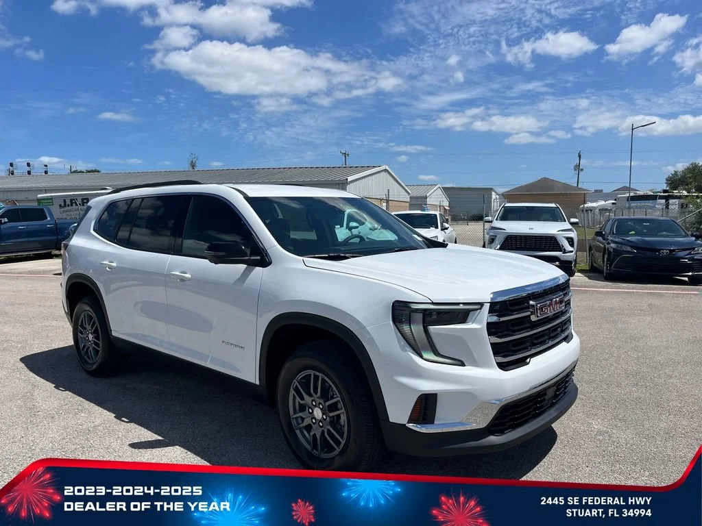 New 2026 Summit White GMC Elevation image 2