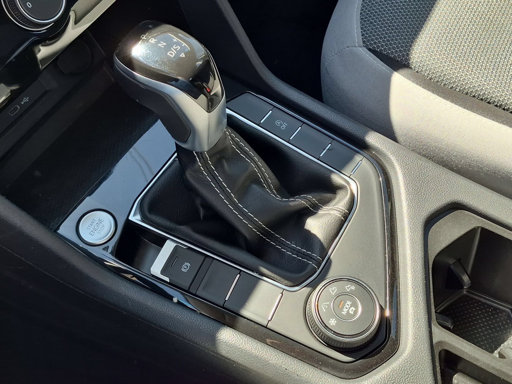Used 2024 Platinum Gray Metallic Volkswagen S image 25