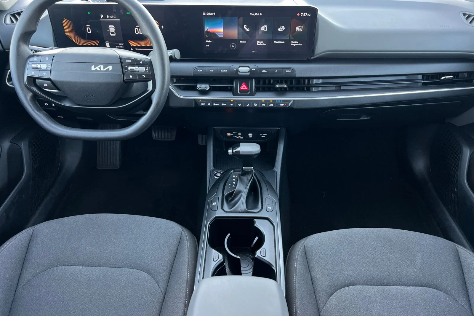 Used 2025 White Kia LXS image 13