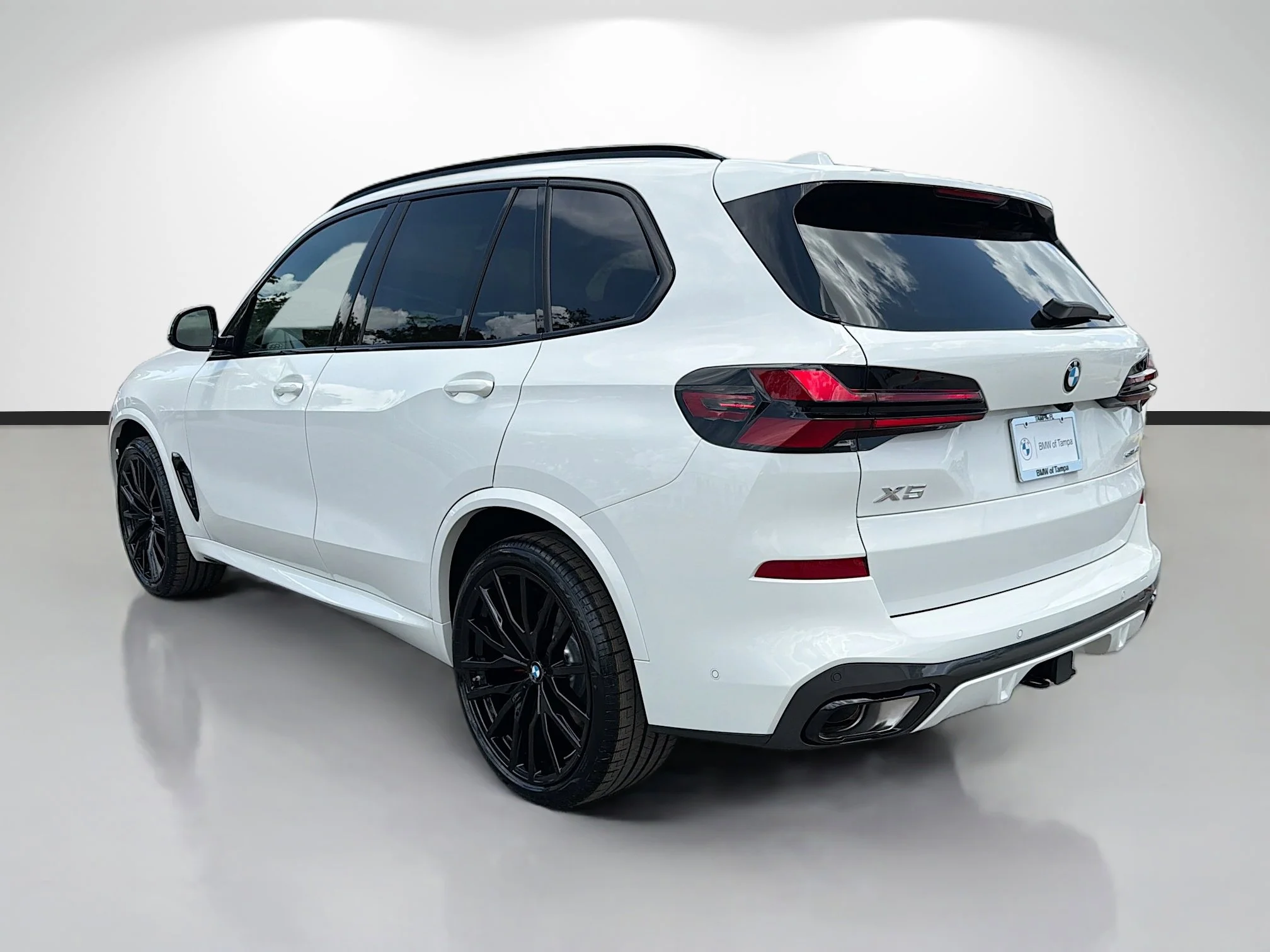 New 2026 Alpine White BMW sDrive40i image 5