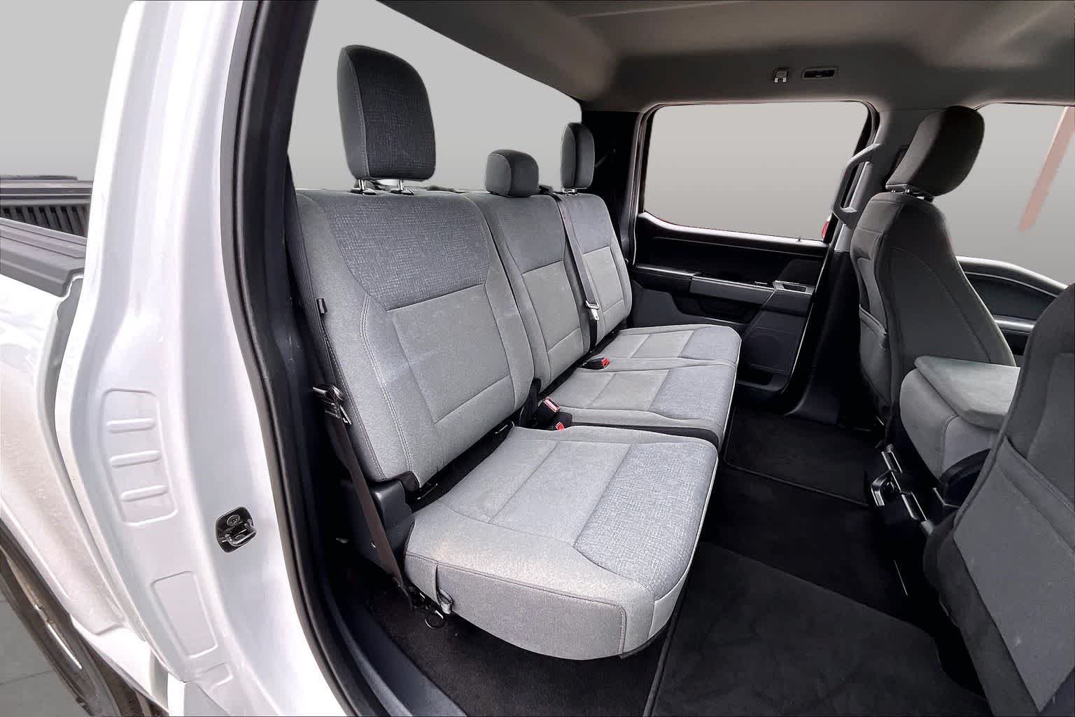 Used 2025 Oxford White Ford XLT image 19