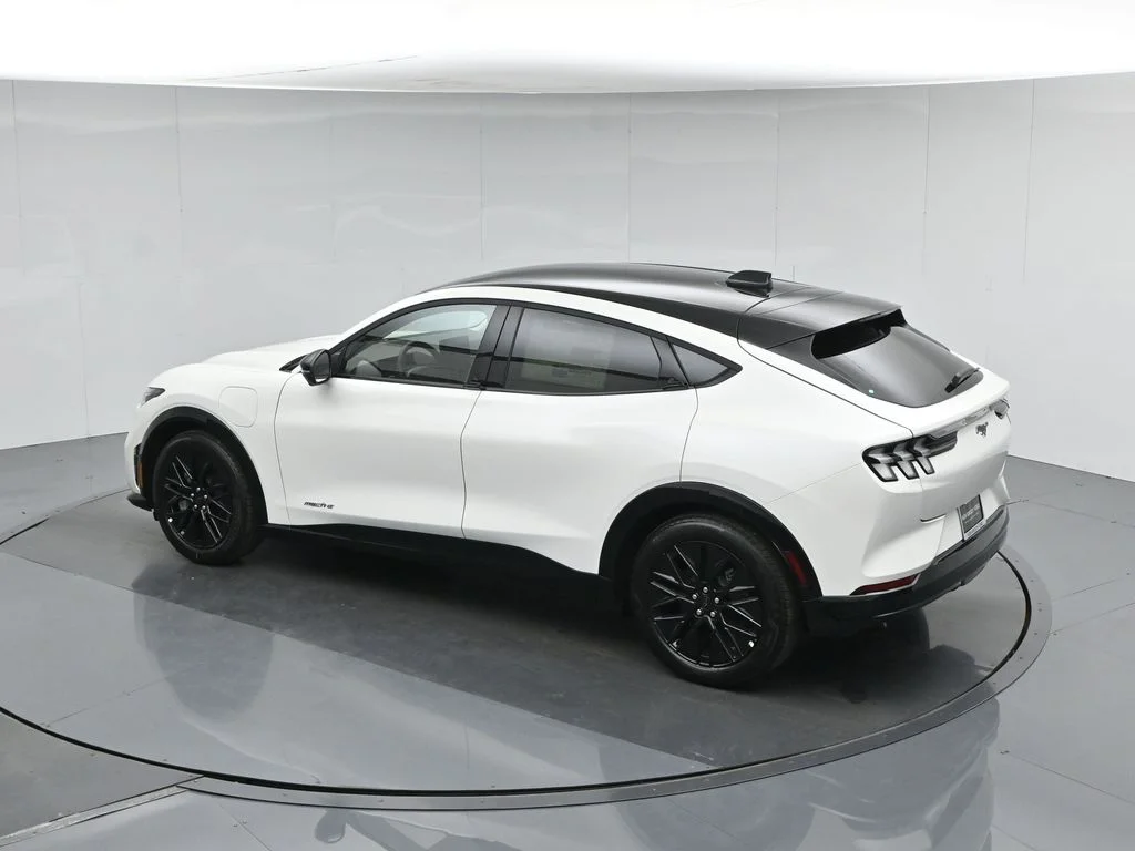 New 2026 Star White Metallic Tri-coat Ford Premium image 41