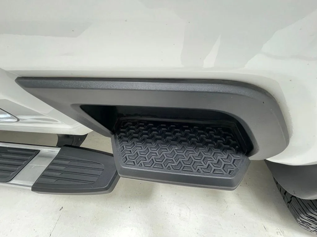 Used 2021 White GMC Denali image 11