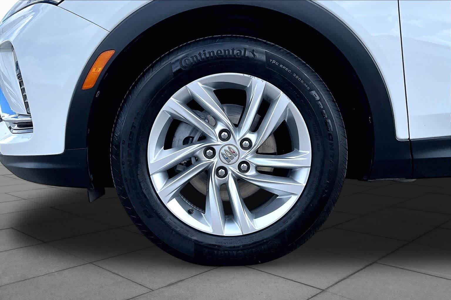 Used 2025 Summit White Buick Preferred image 11