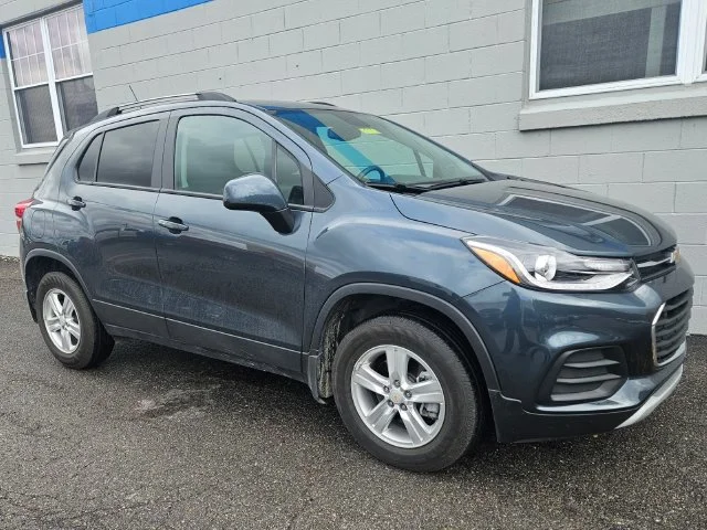 Used 2021 Gray Chevrolet LT image 3
