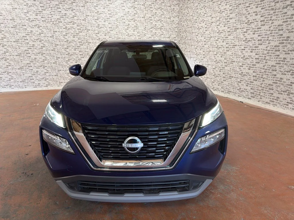Used 2023 Caspian Blue Metallic Nissan SV image 2