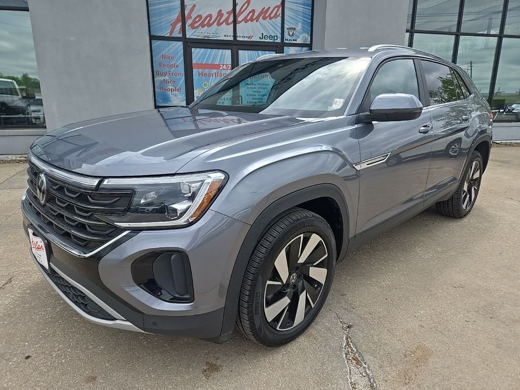 Used 2024 Volkswagen Atlas Cross Sport SE w/Tech with VIN 1V2HE2CA2RC219833 for sale in Kansas City