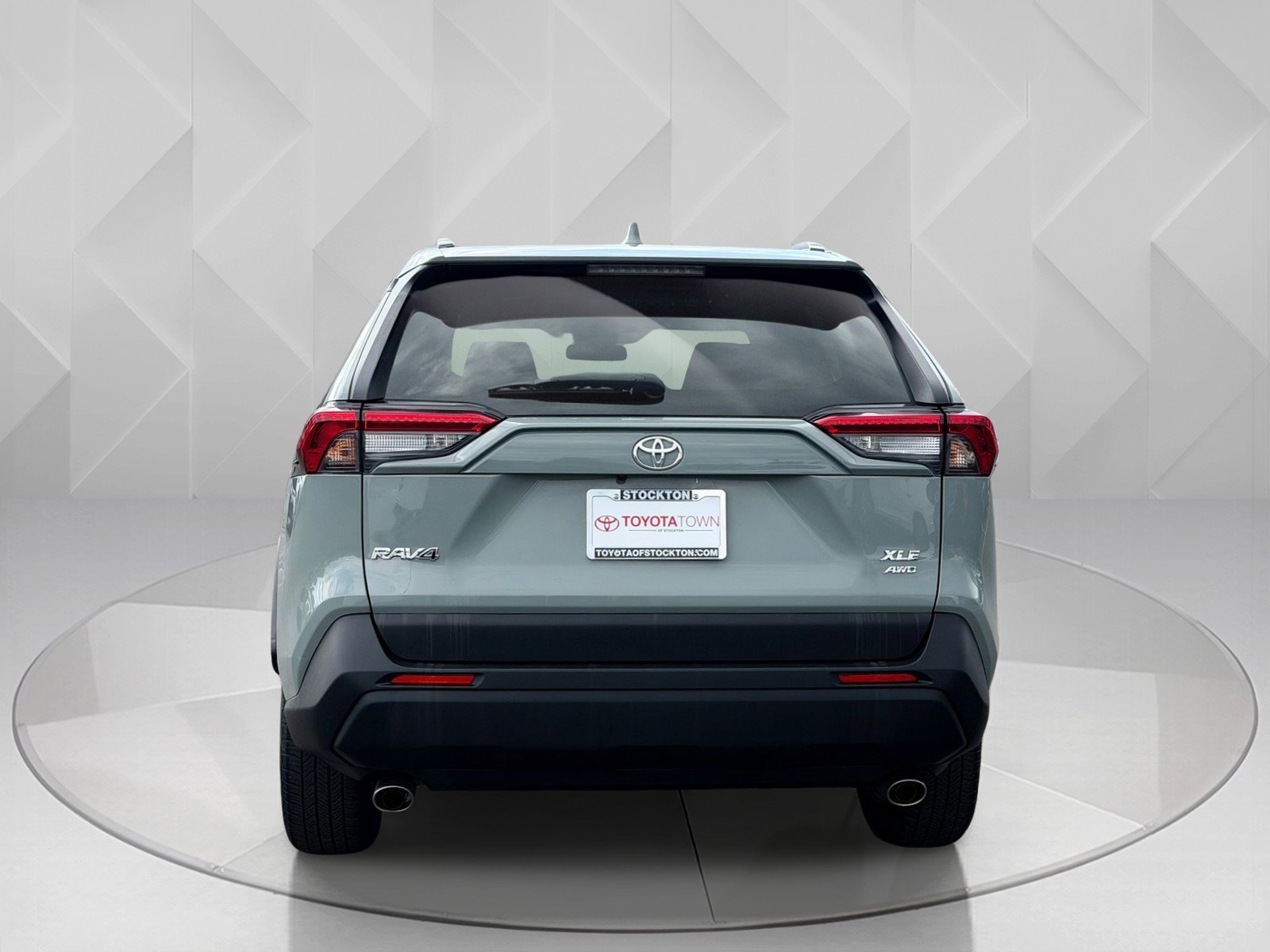 Used 2022 Lunar Rock Toyota XLE image 4