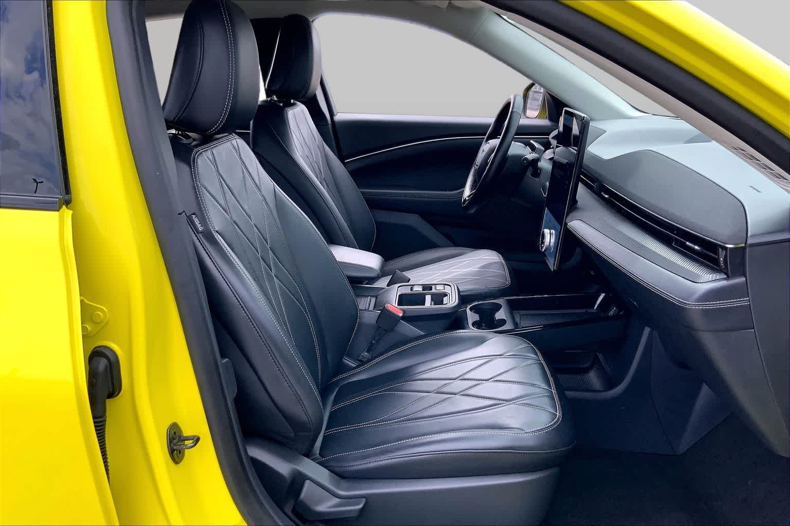 Used 2025 Grabber Yellow Ford Select image 8