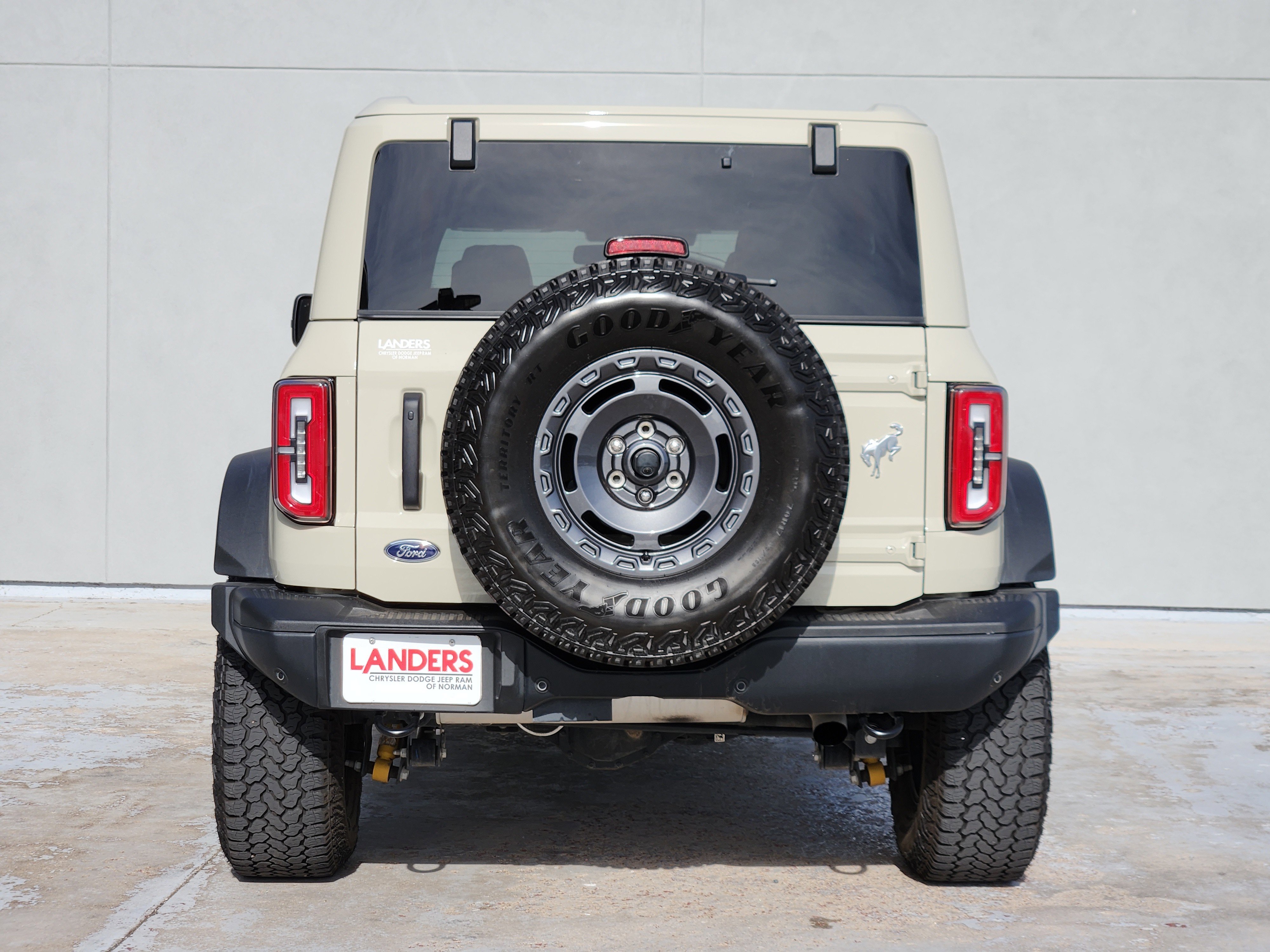 Used 2025 Desert Sand Ford Badlands image 7