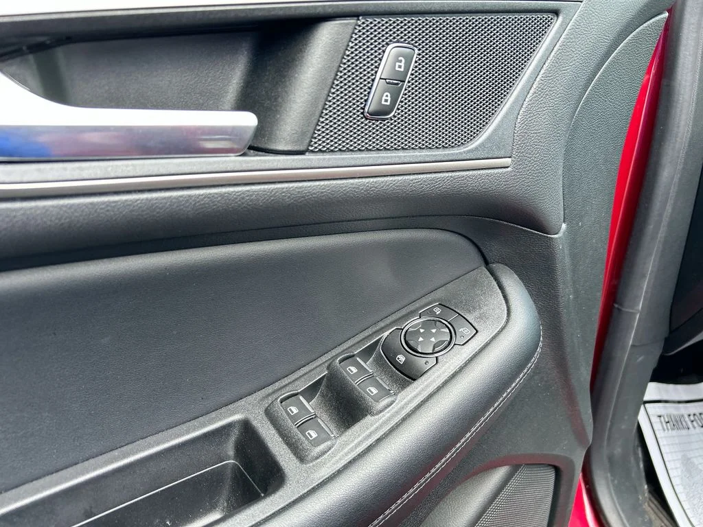 Used 2022 Red Ford SEL image 26