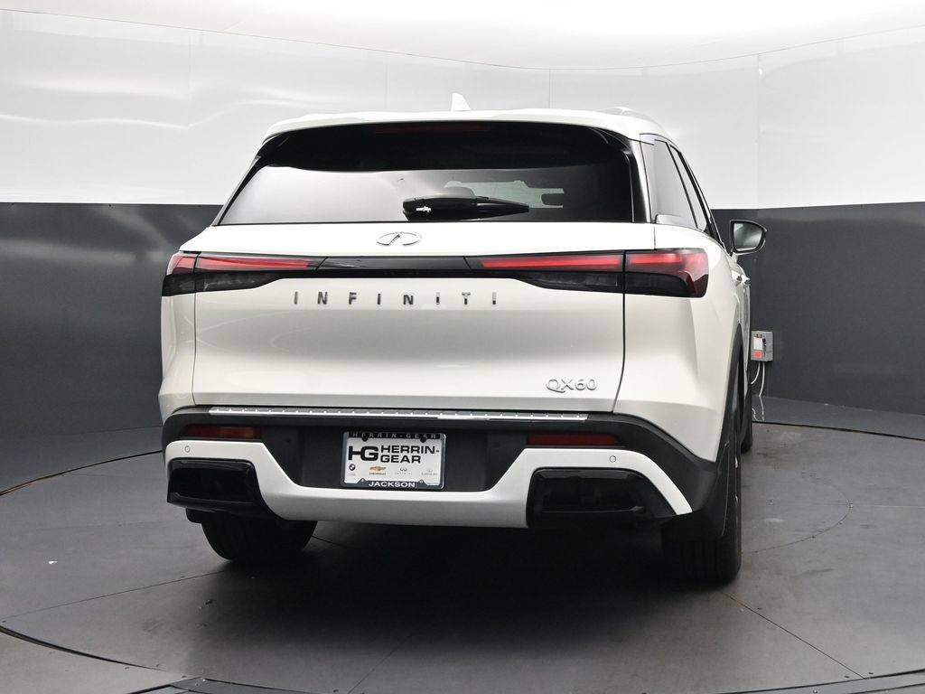 Certified Used 2023 White INFINITI LUXE image 7