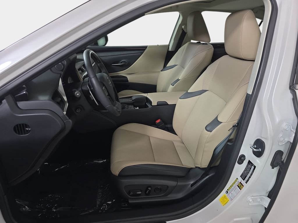Used 2020 White Pearl Lexus 350 image 17