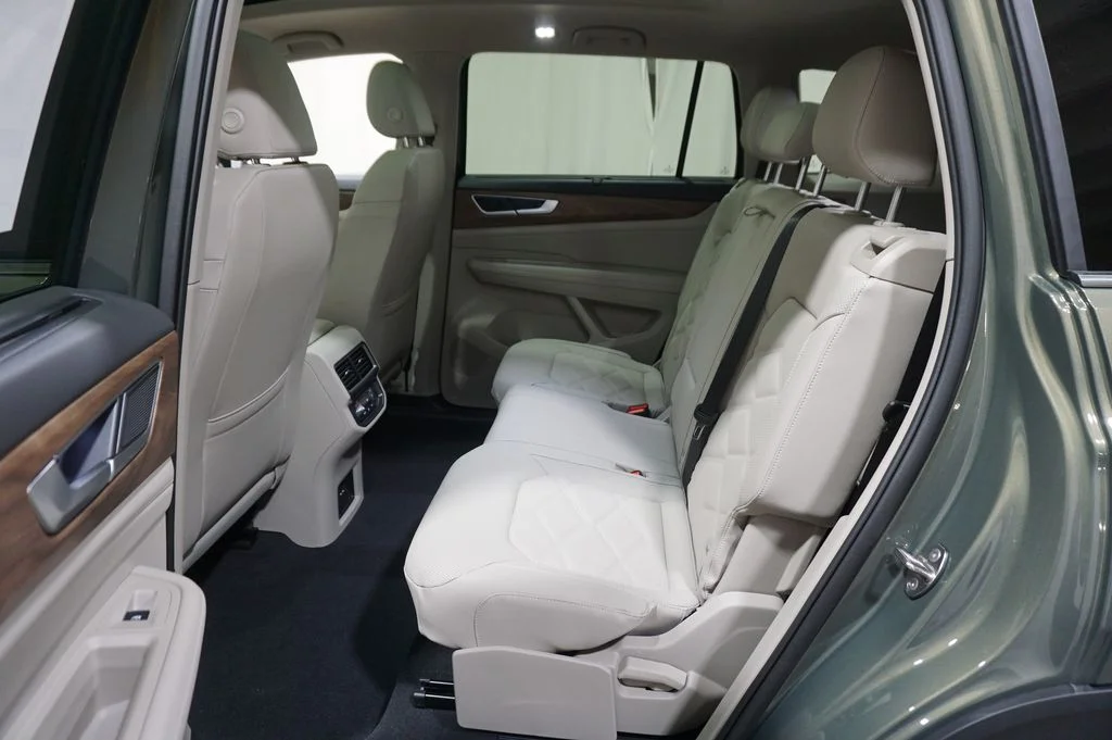 New 2026 Green Volkswagen 2.0T SE w/Technology image 11