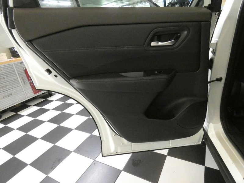 Used 2023 WHITE Nissan FWD SL image 25