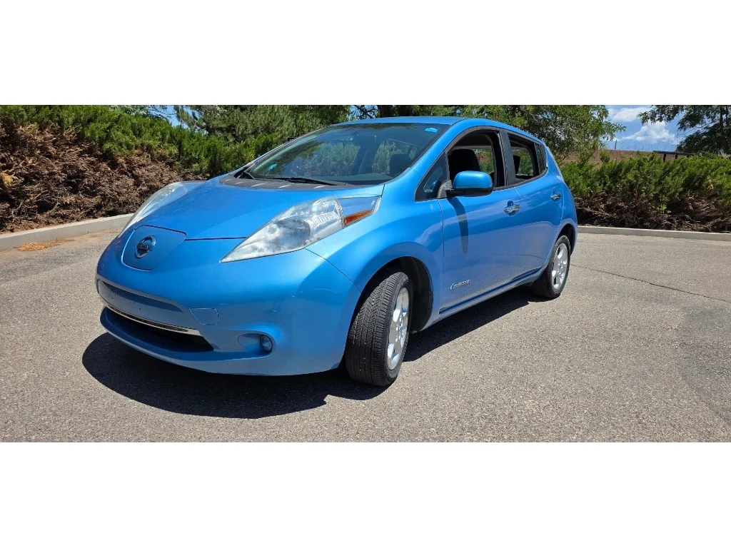 Used 2013 Blue Ocean Nissan SV image 1