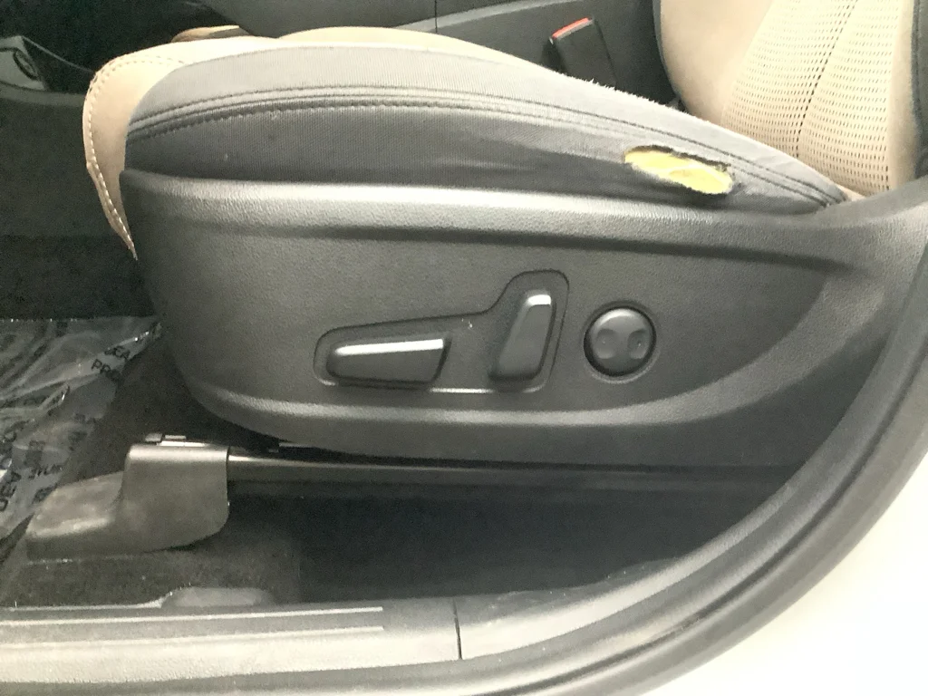 Used 2022 Quartz White Hyundai SEL image 13