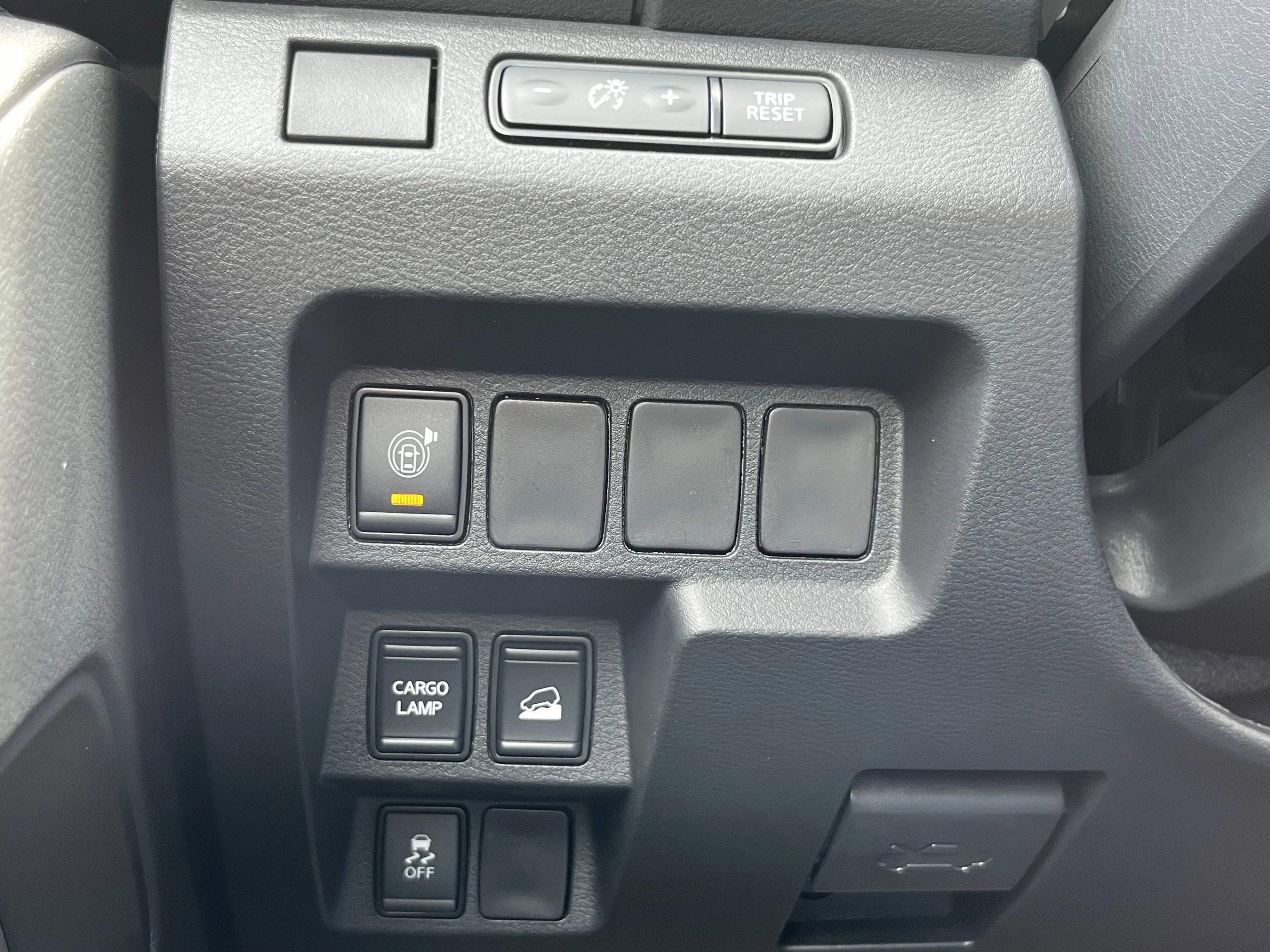 New 2026 Glacier White Nissan Crew Cab S image 35