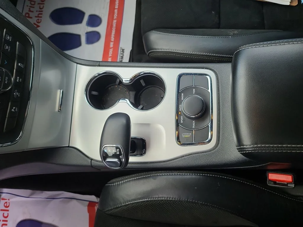 Used 2015 Silver Jeep SRT image 11