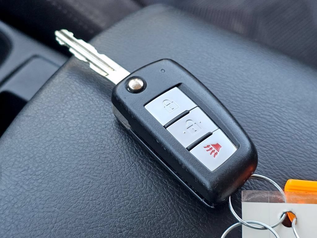 Used 2016 Cayenne Red Nissan S image 33