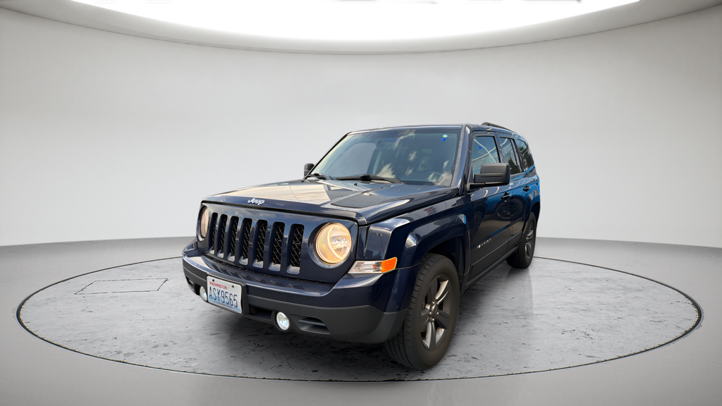 Used 2015 Blue Jeep Latitude image 2