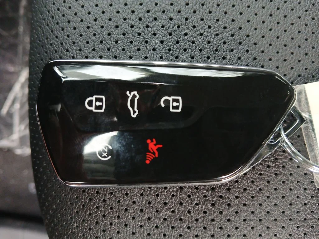 New 2026 Black Volkswagen 2.0T SE w/Technology image 27