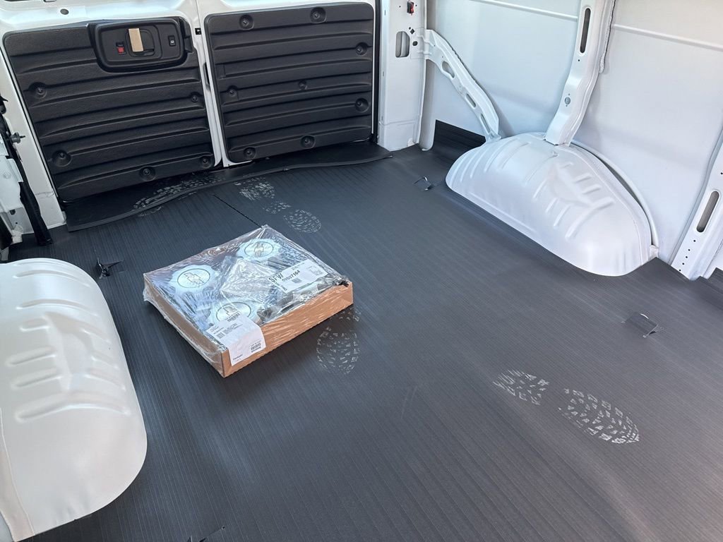 2025 Chevrolet Express Cargo Work Van - Photo 17
