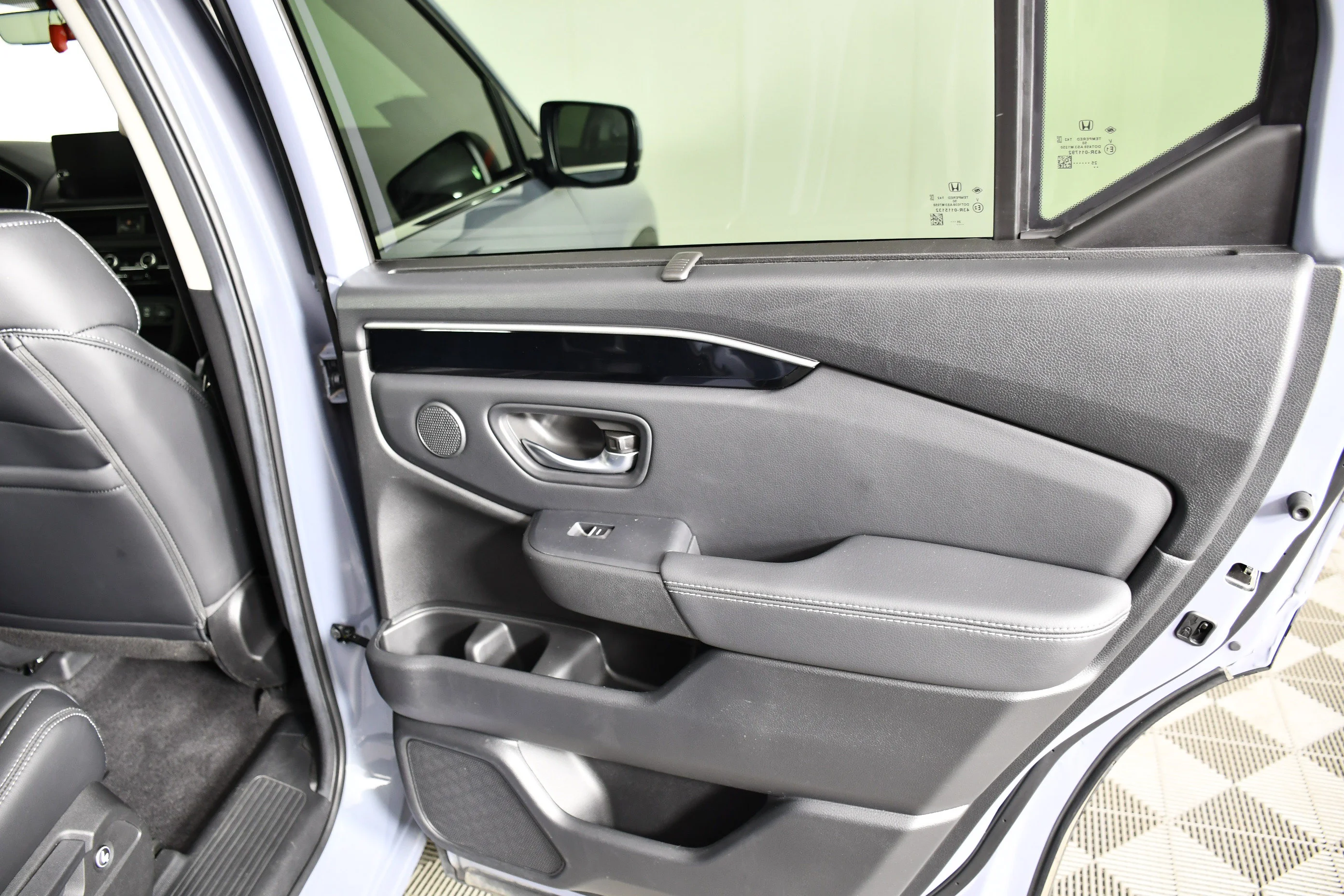 Certified Used 2025 Sonic Gray Pearl Honda Touring image 43