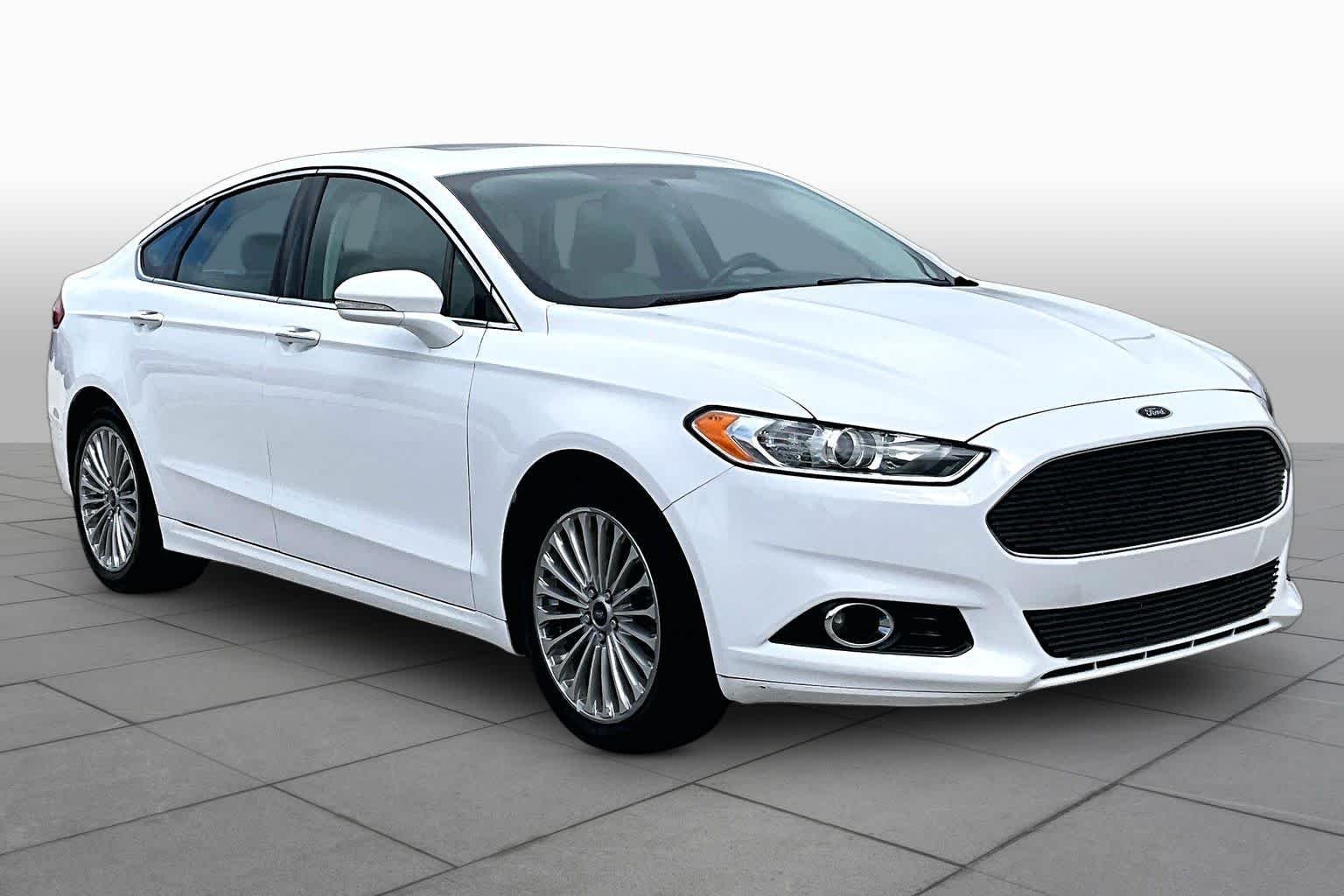 Used 2016 Oxford White Ford Titanium image 3