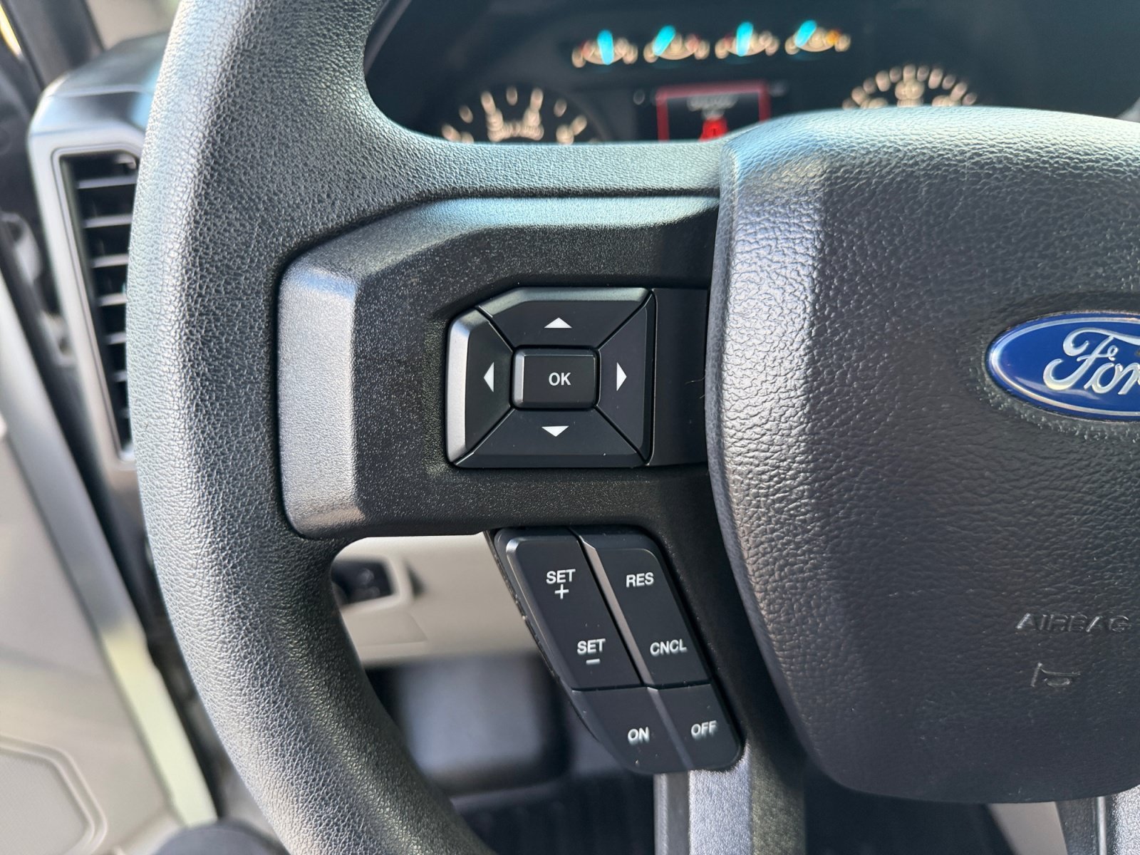Used 2019 Oxford White Ford XL image 24