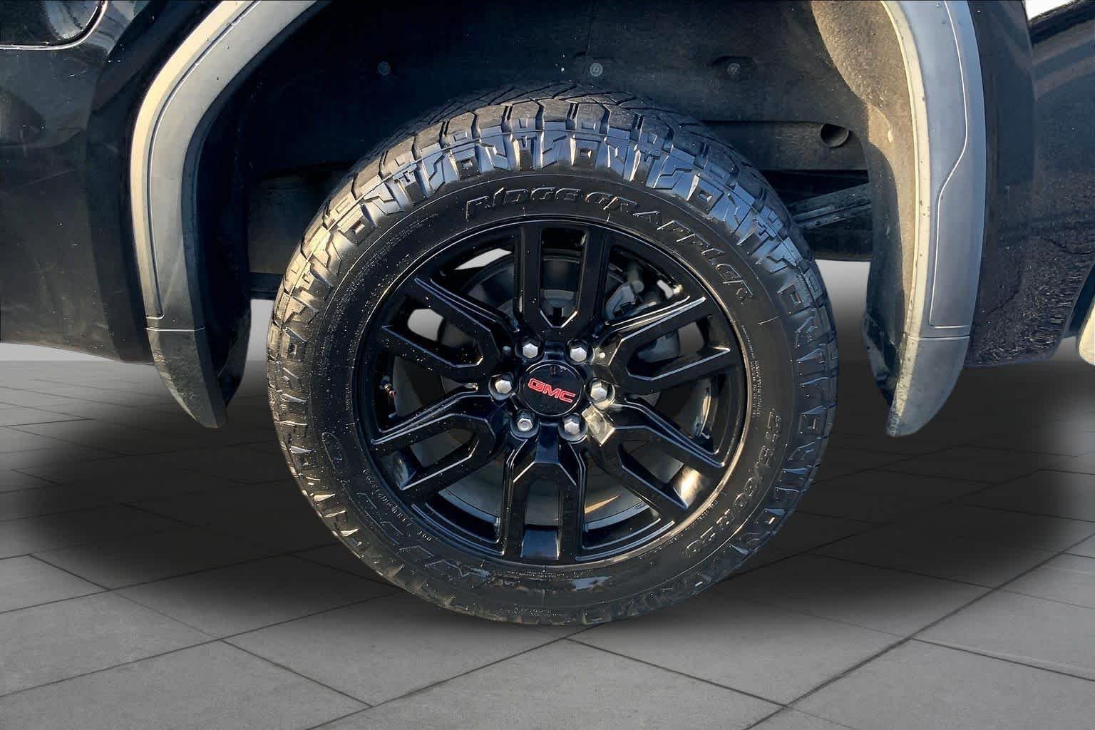 Used 2021 Onyx Black GMC Elevation image 10