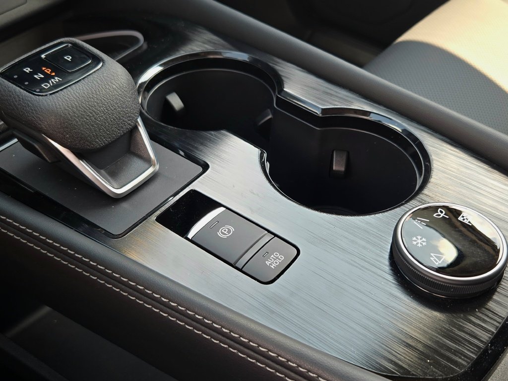 New 2026 Boulder Gray Pearl / Super Black Two-tone Nissan Platinum image 33