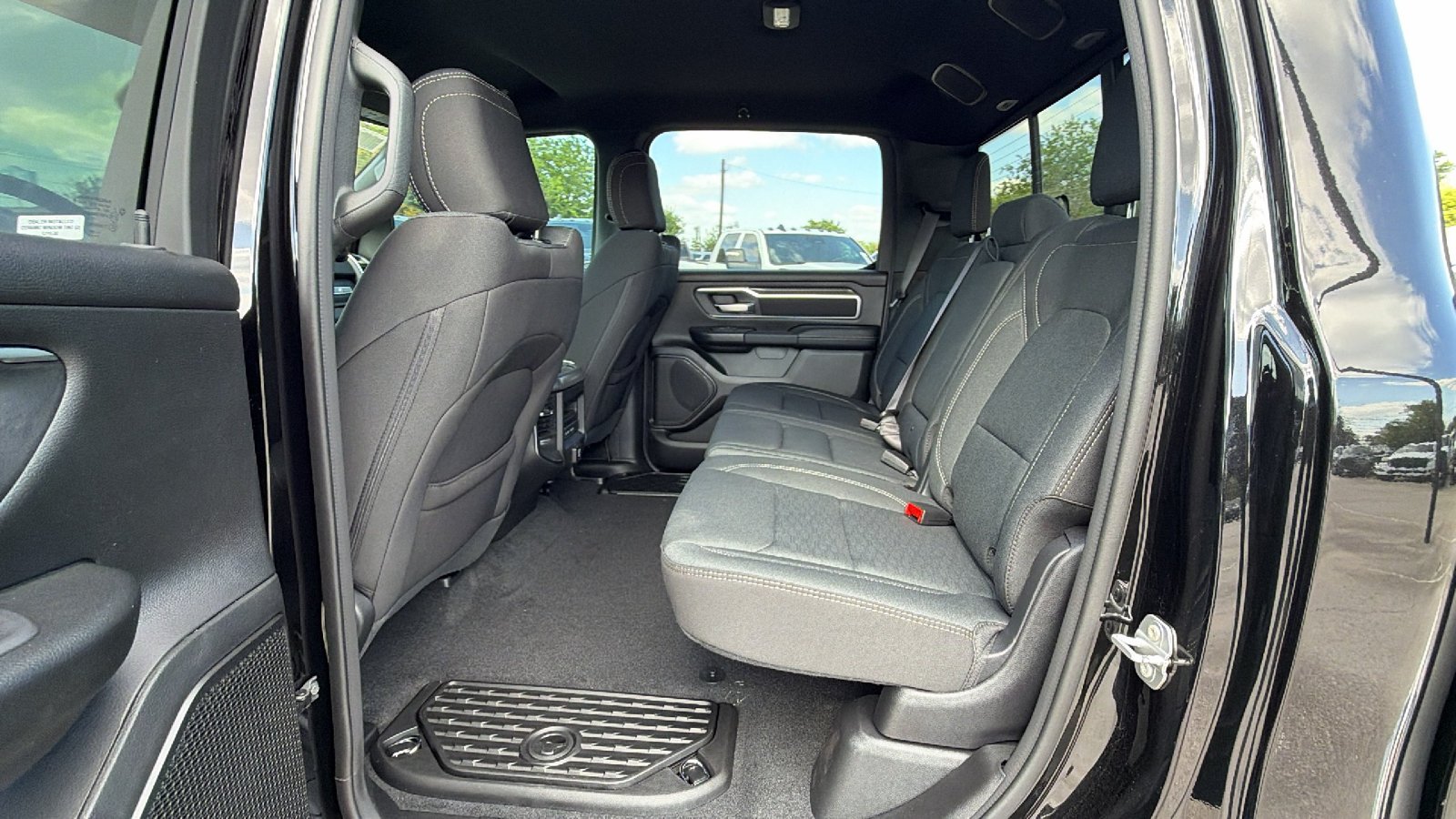 New 2026 Diamond Black Crystal Pearl-Coat Exterior Paint RAM Lone Star image 15